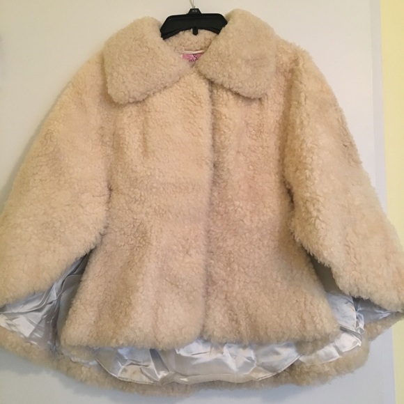 Shearling cape - Picture 4 of 7